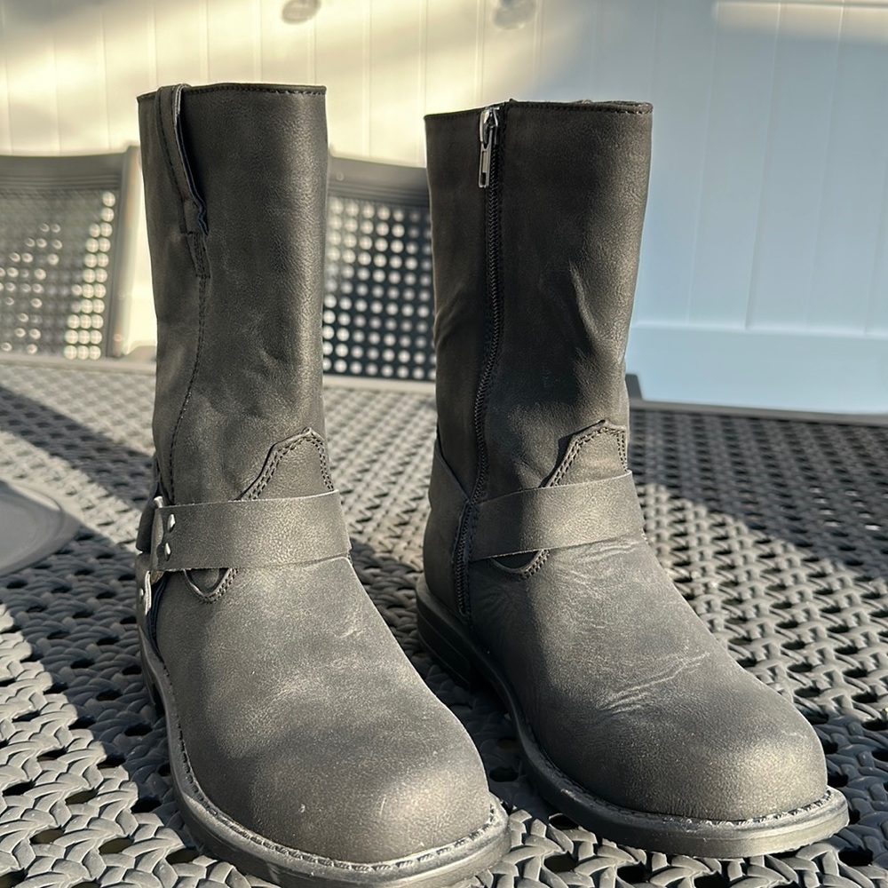 NWT black kids motorcycle books, silver hardware. Size 4